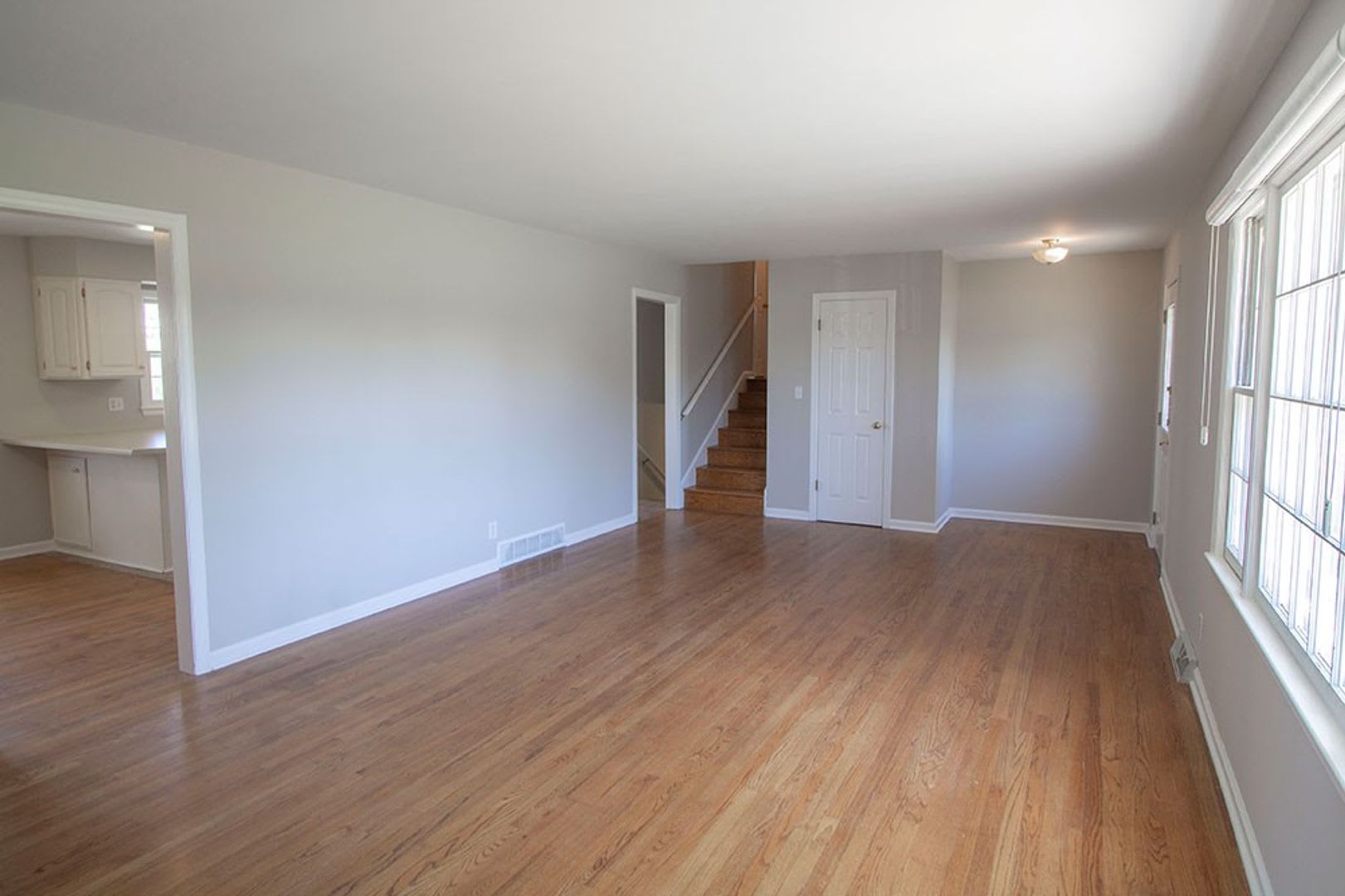 Spacious Central Columbia Home – photo 5