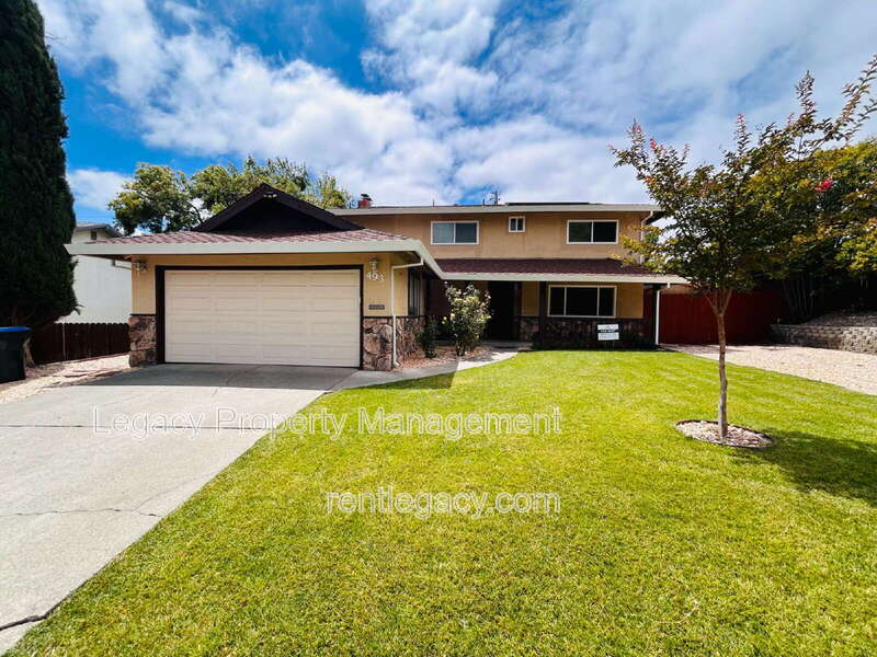 493 Dahlia St – photo 1