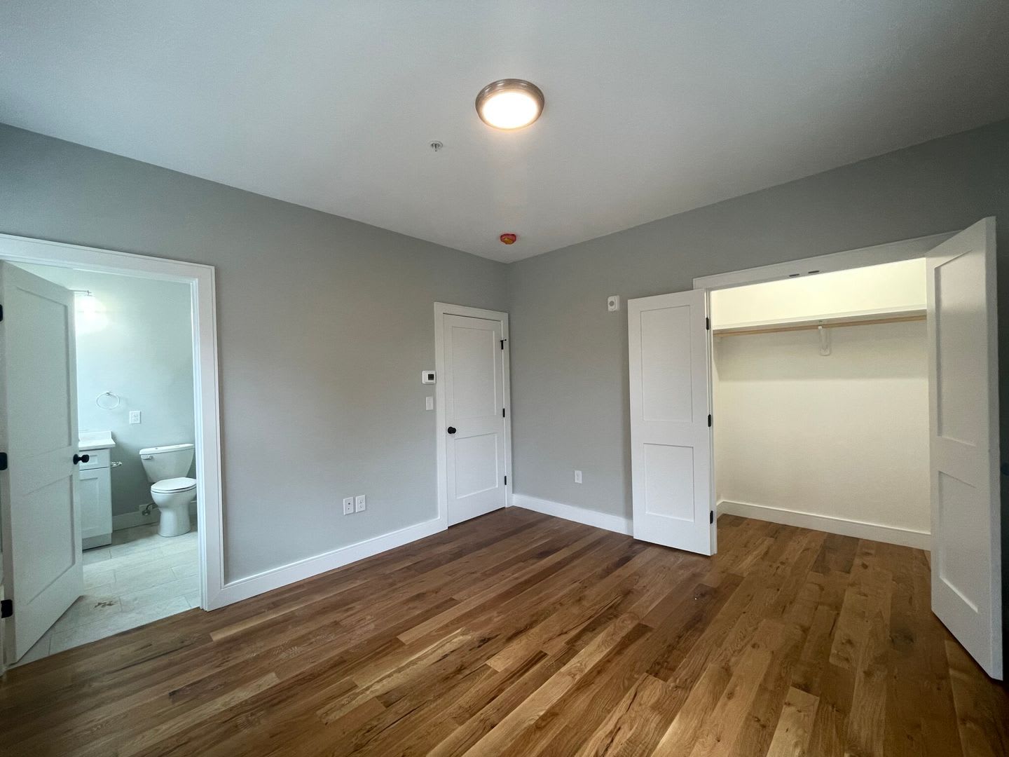 Charming 4 Bedroom- No Broker Fee – photo 4