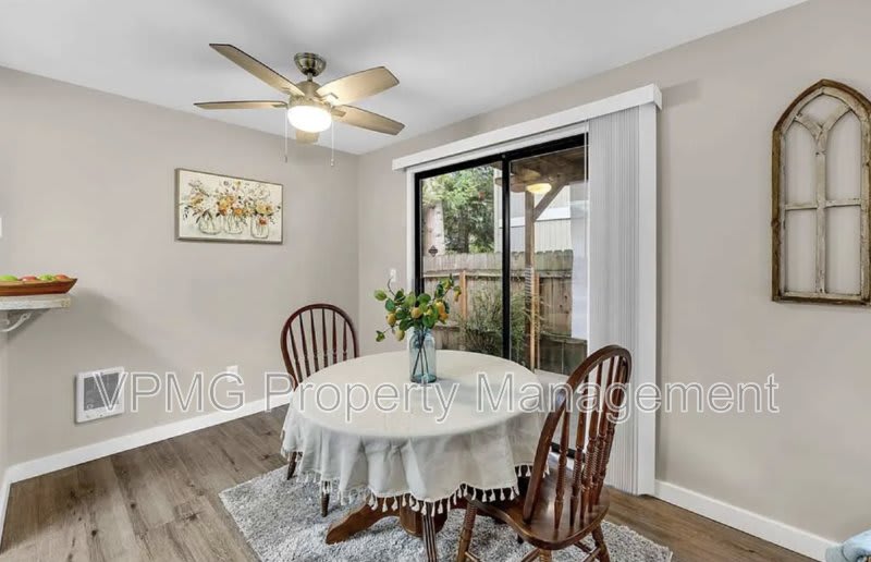 1504 NE 72nd St – photo 2