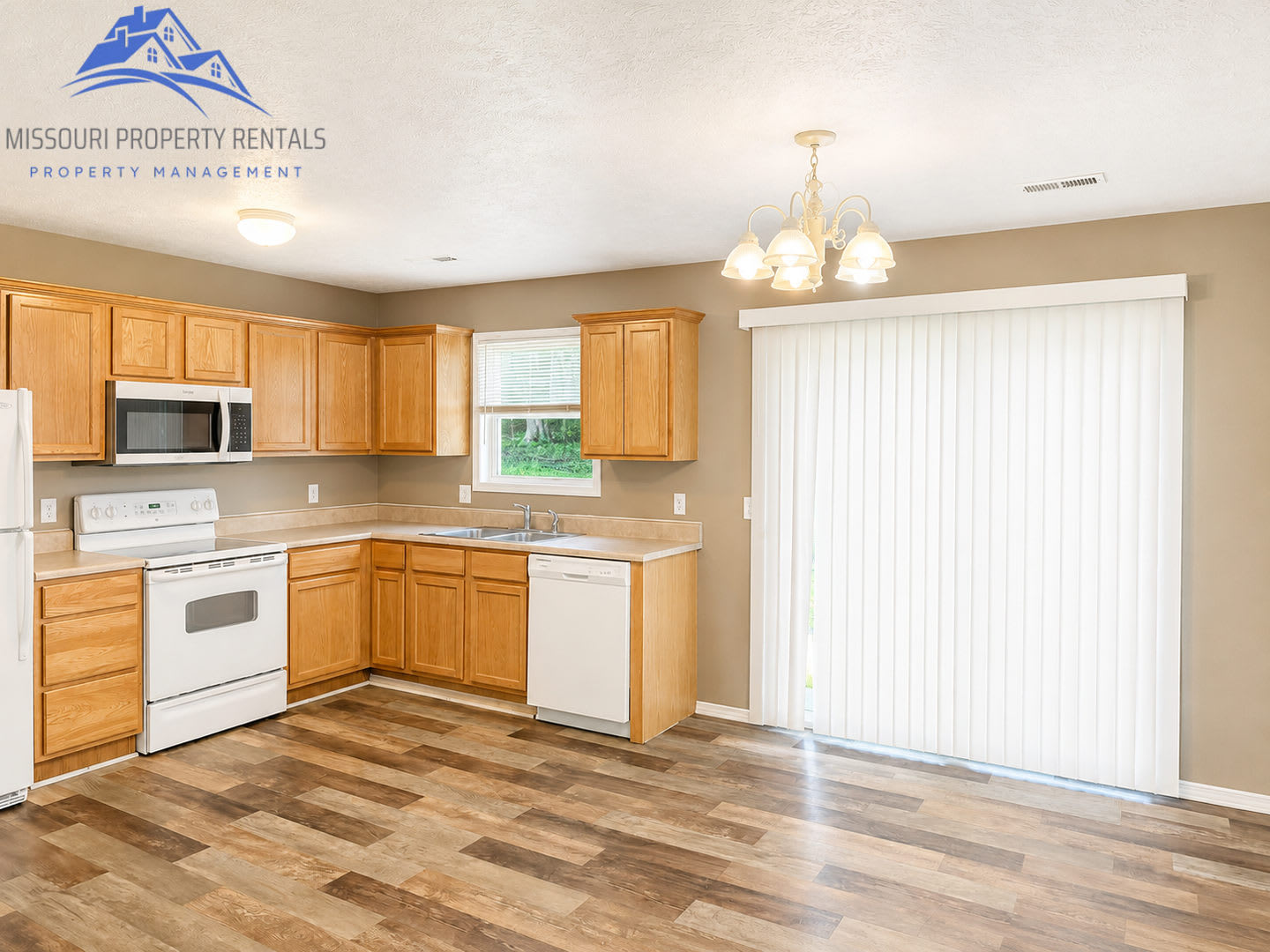 Merriam Woods- 3 Bed 2 Bath – photo 3