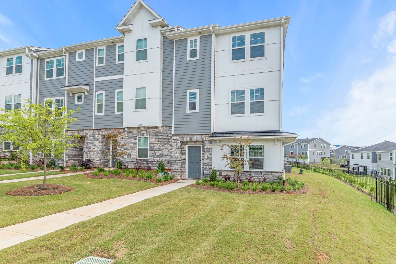 3 Story Townhome in City Park! – photo 1