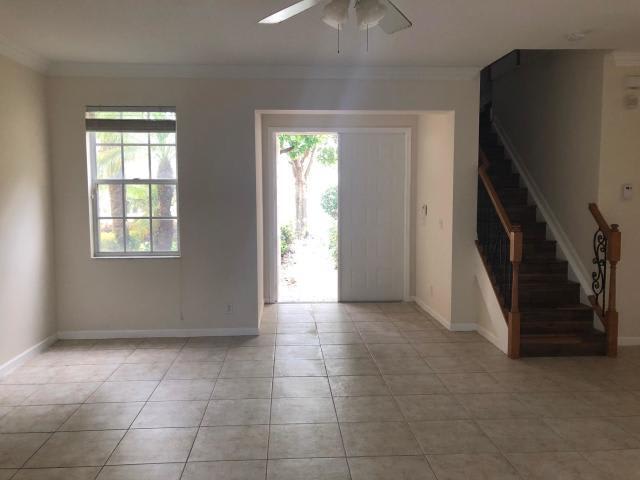 147 Kensington Way – photo 4