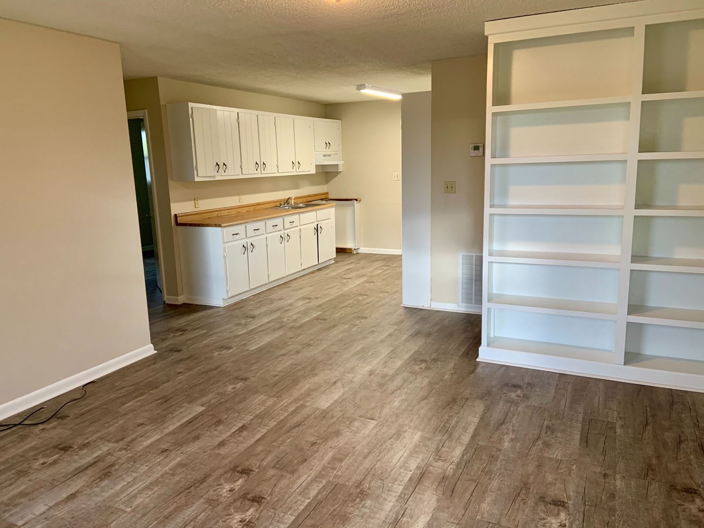 2 Bedroom Duplex with Yard – photo 2
