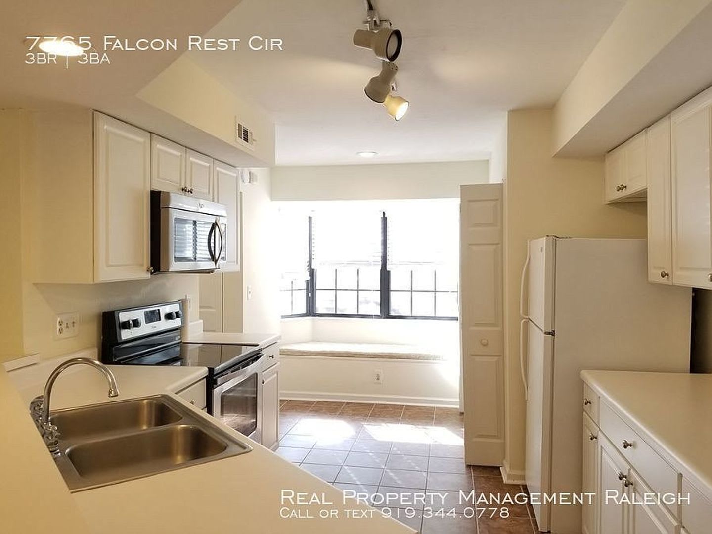 Room in 3 Bedroom Townhome at Falcon Rest Cir – photo 5