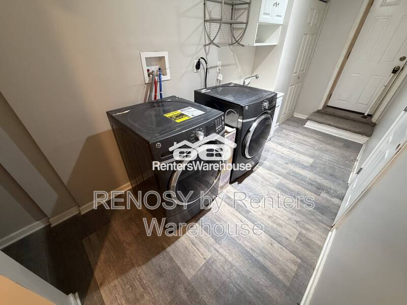 611 Cheraton Rd – photo 3