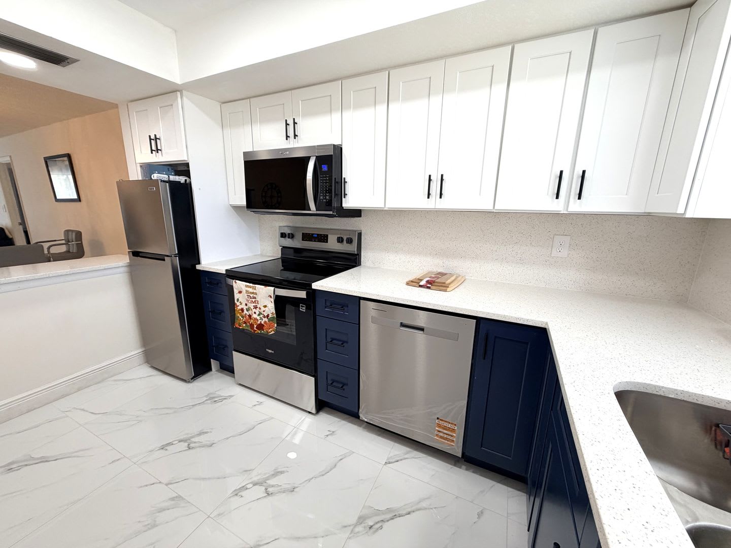 2/2 STUNNING SEASONAL RENTAL IN SUNNY N. FT. MYERS, FL – photo 2