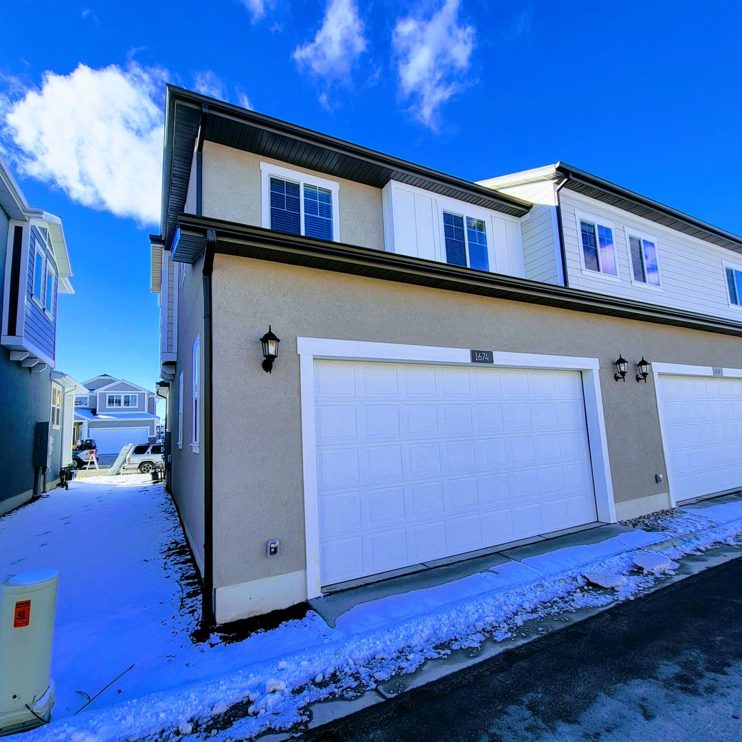 Incredible IVORY TOWNHOME!! – photo 3