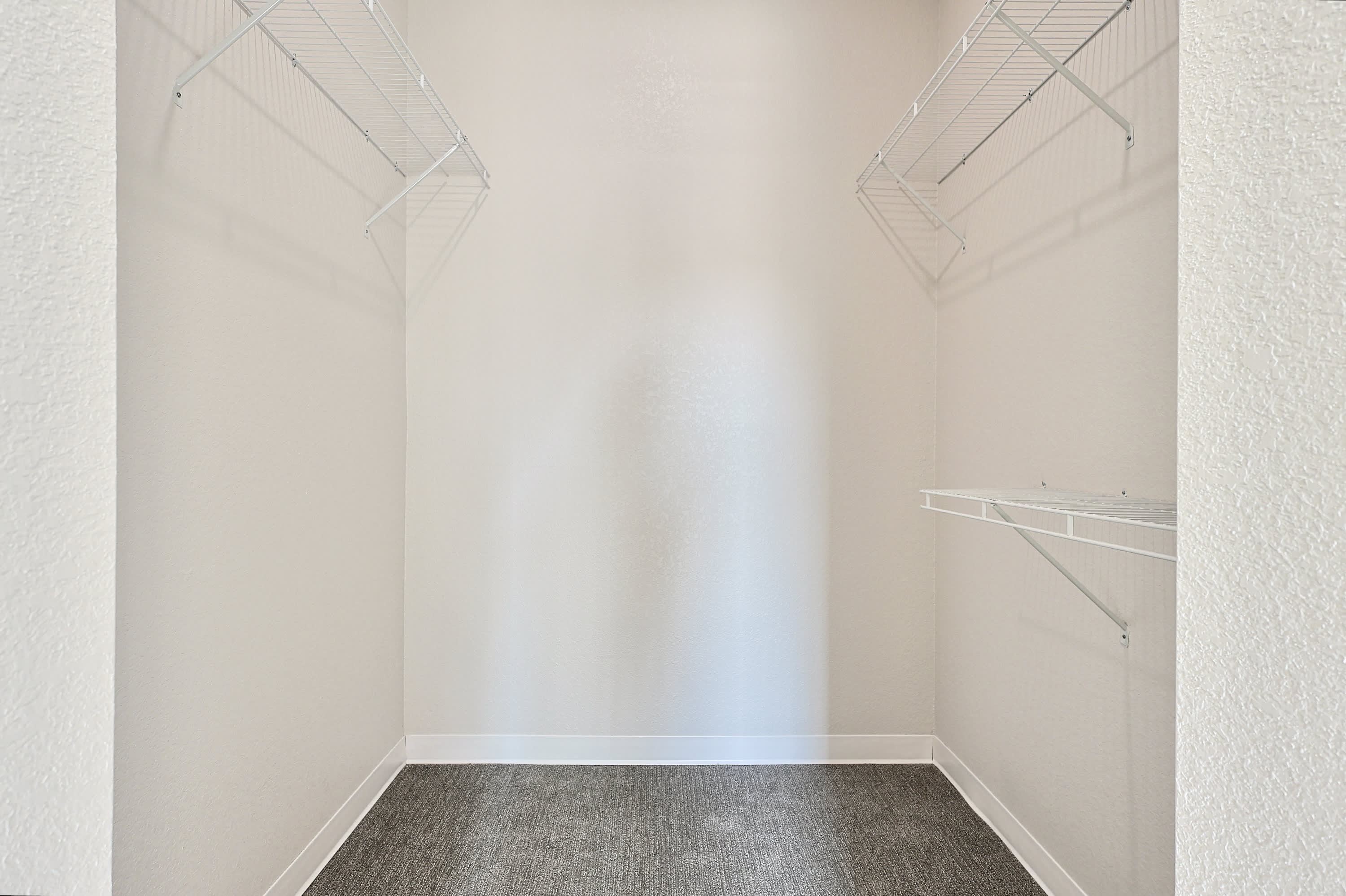 727 Poyntz Avenue Apartment 205 – photo 3