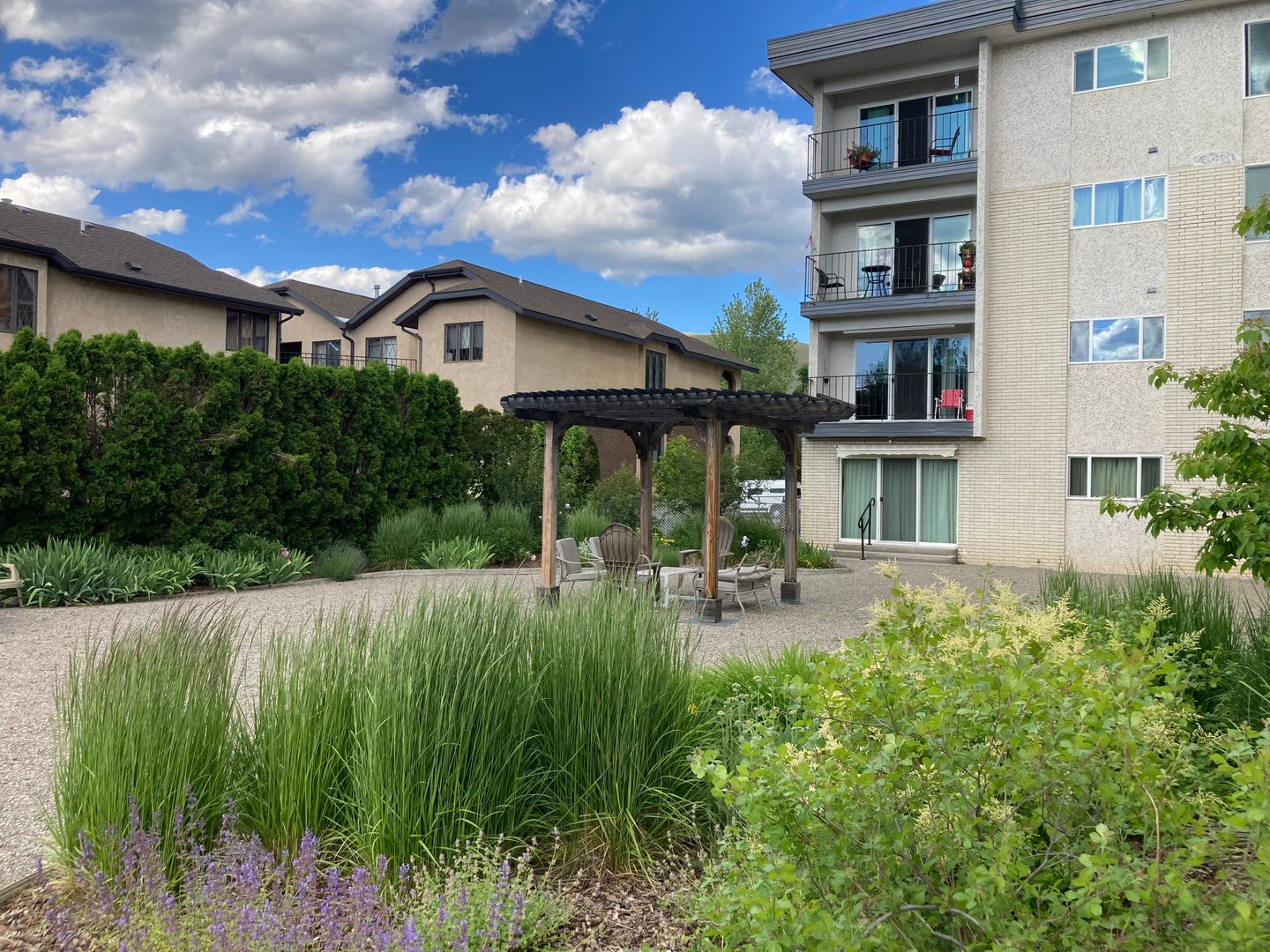 Move In Special 500 Deposit And Half Off First Month S Rent 1 Bed 1 Bath Condo In A Strictly 62 Community In The Hip Strip – photo 2