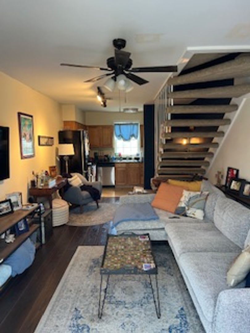 301 Seattle St. Unit 11 – photo 2