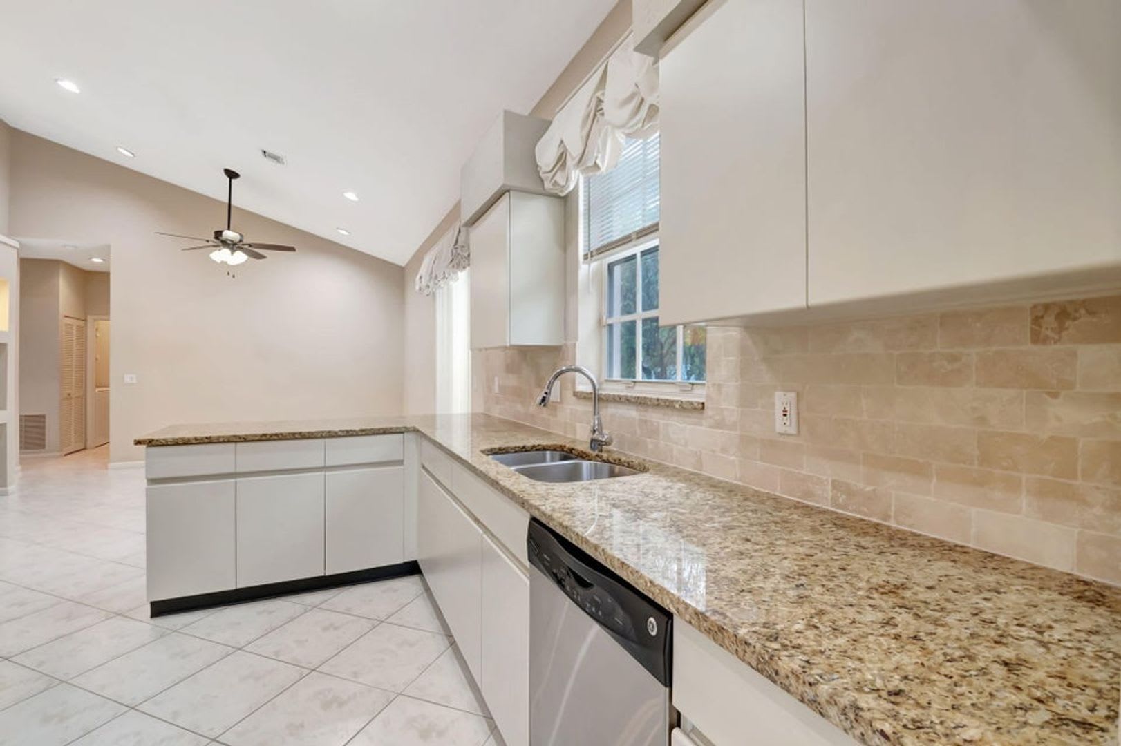 11081 Springbrook Circle, Boynton Beach (Unincorporated), FL 33437 – photo 4
