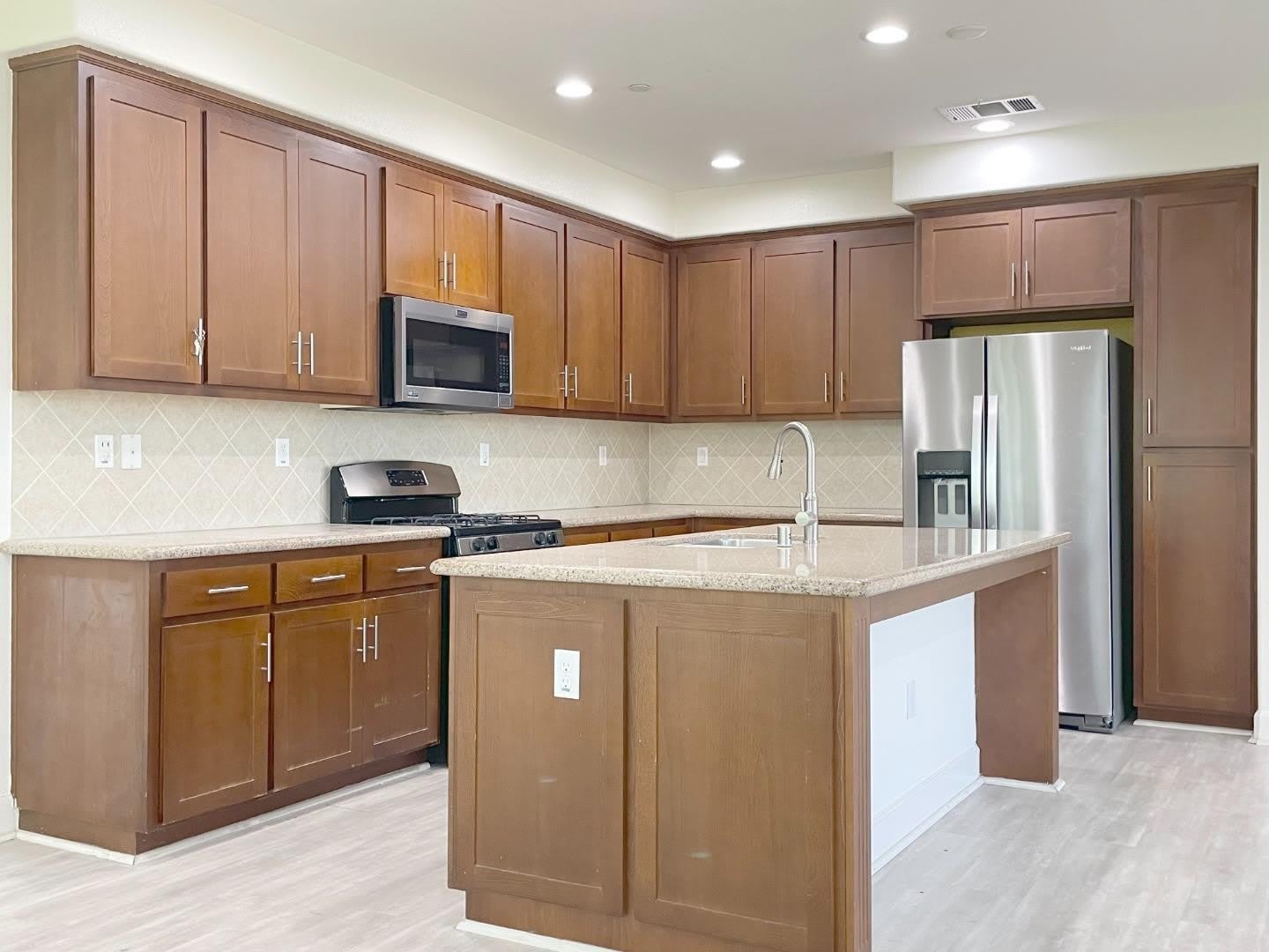 1604 Lee WAY – photo 4