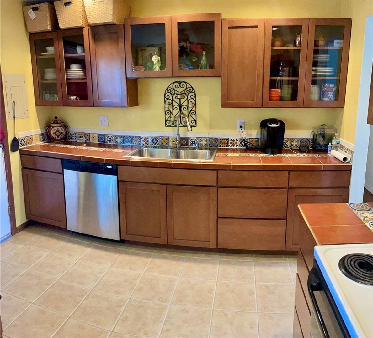 Charming, Updated Ranch Home in Established Neighborhood!! – photo 3