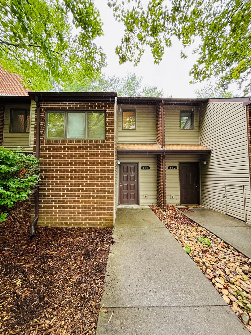 3 Bedroom 2.5 Bath Townhouse – photo 2