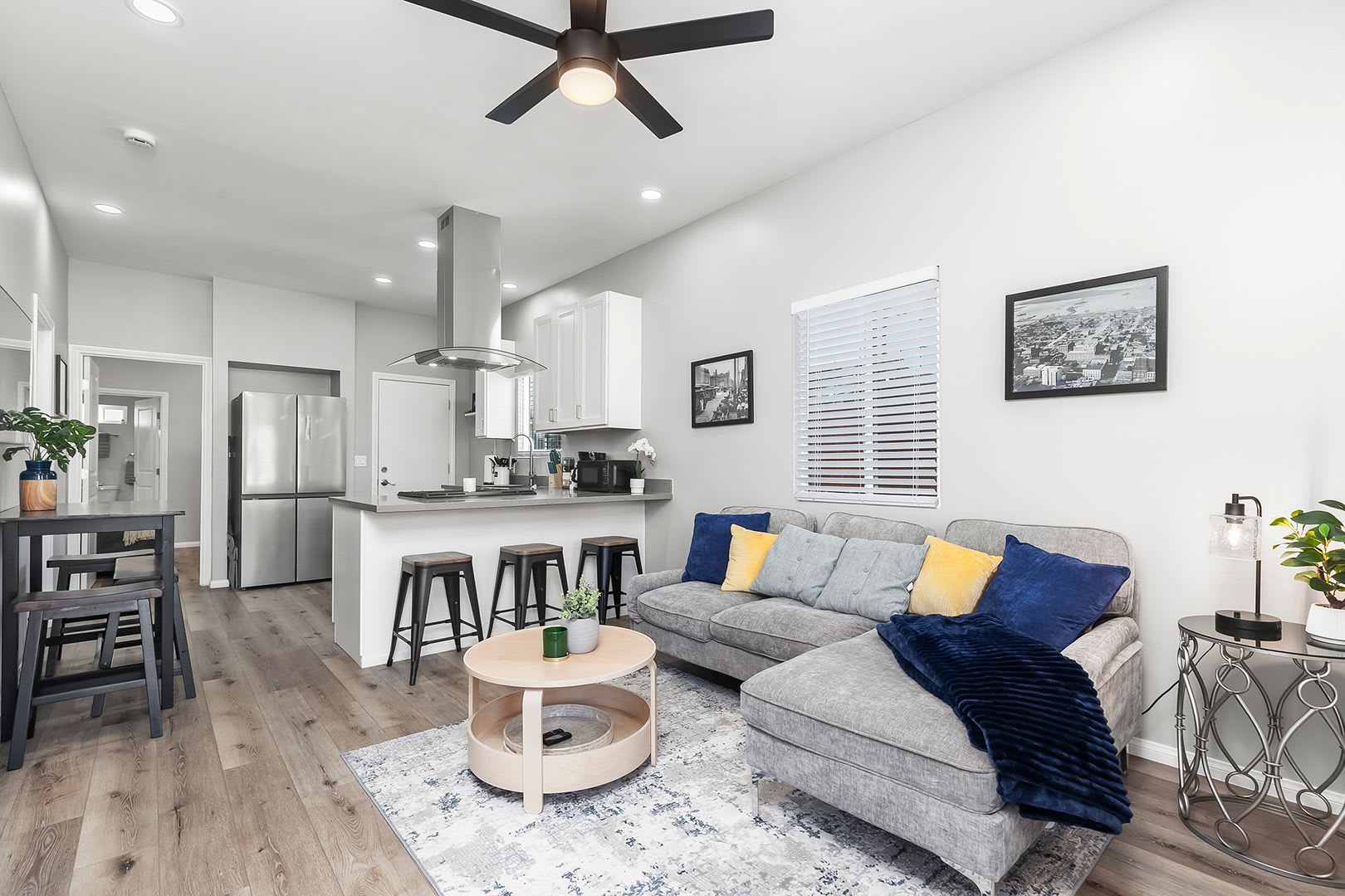 Newly furnished and remodeled 2 bed 2 bath! – photo 1