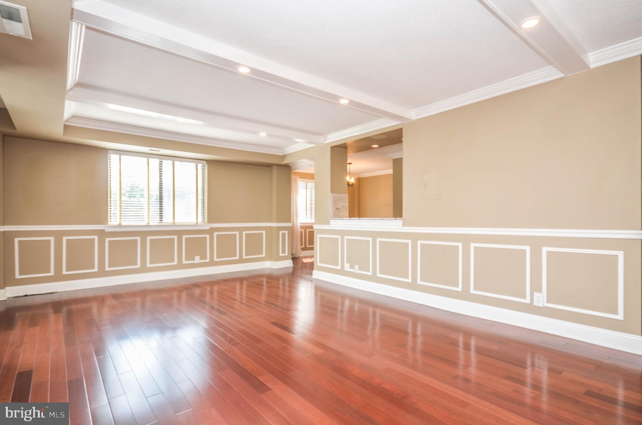 1401 N RHODES Street – photo 2