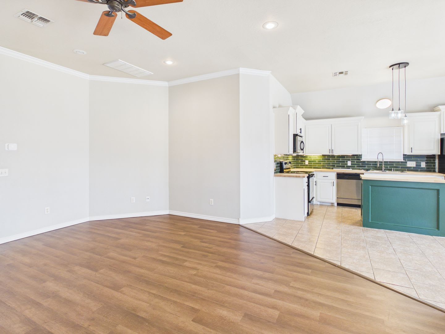 319 SW Coral – photo 4