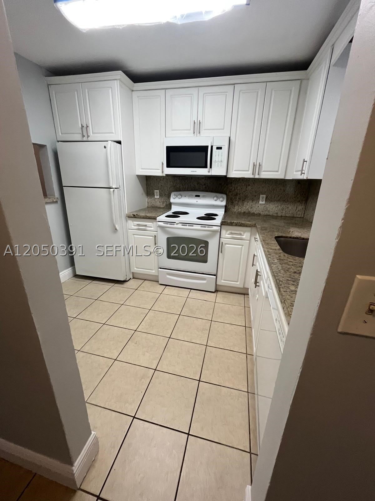 21906 Lake Forest Cir – photo 2