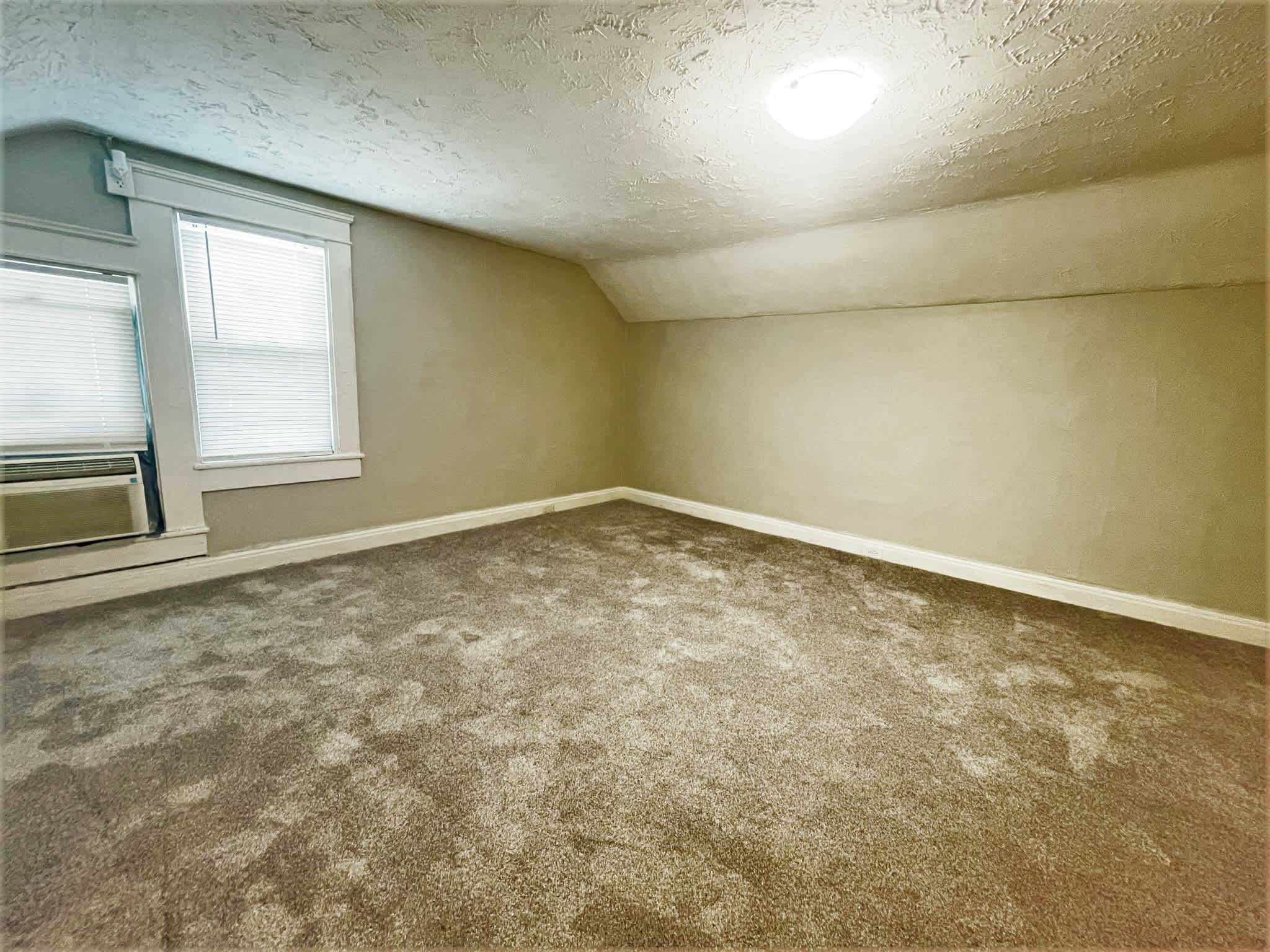 2304 East 5th Avenue – photo 4