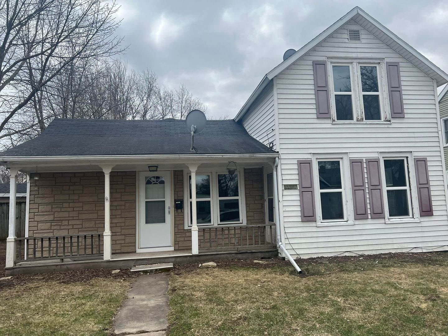 FOR RENT: Recently renovated home in Neenah! – photo 2