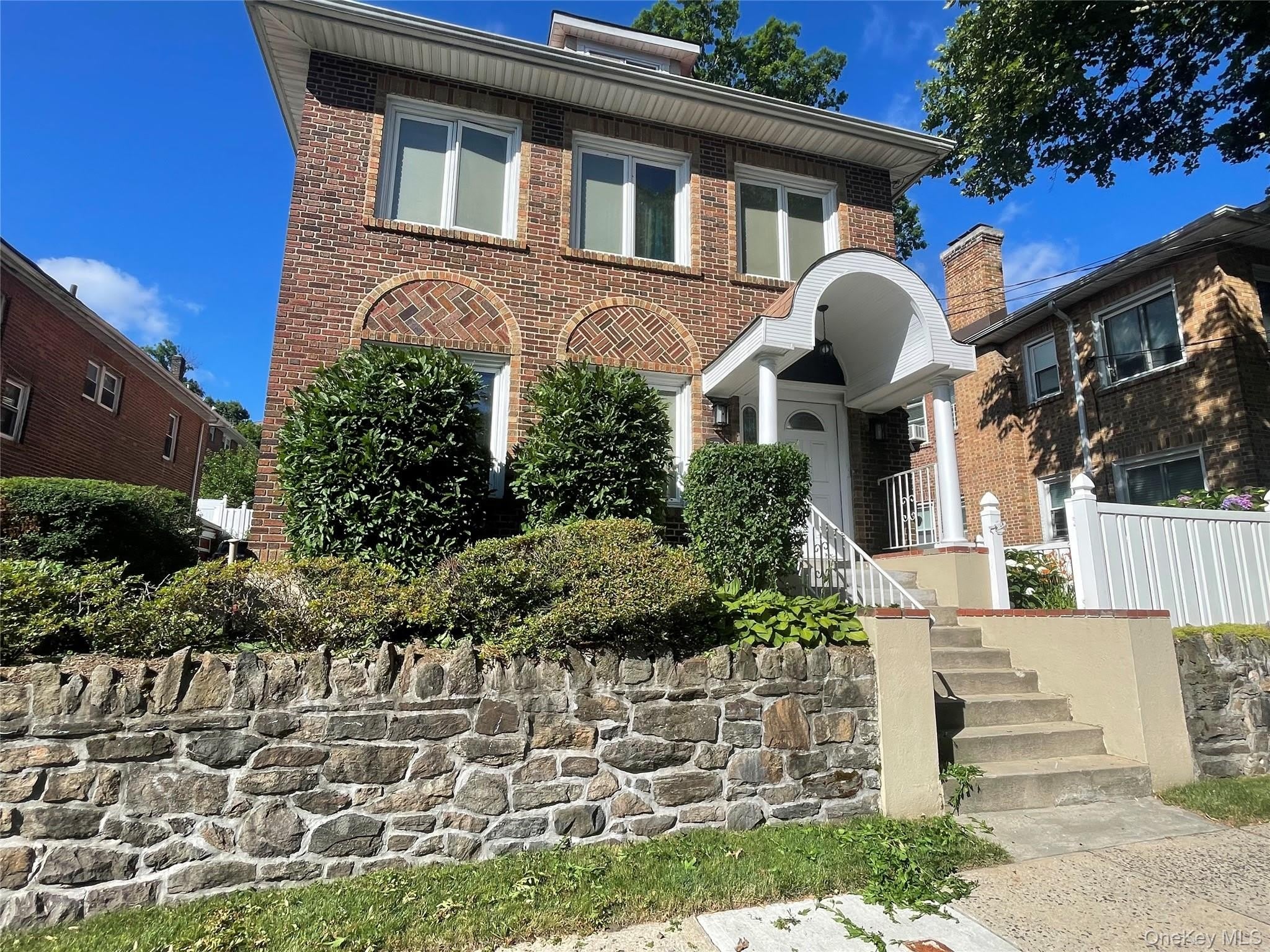 574 E 3rd Street – photo 1