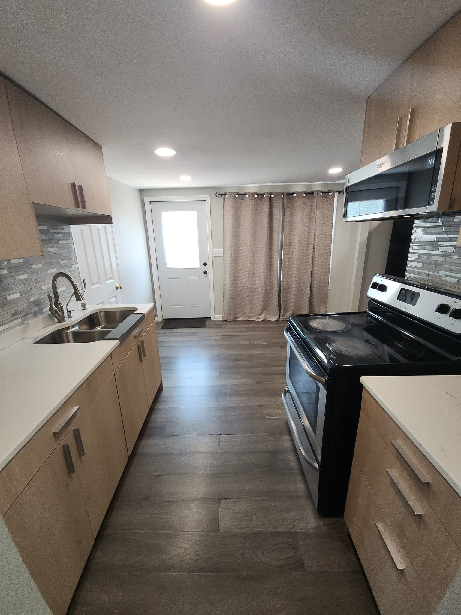 303 Center Avenue – photo 3
