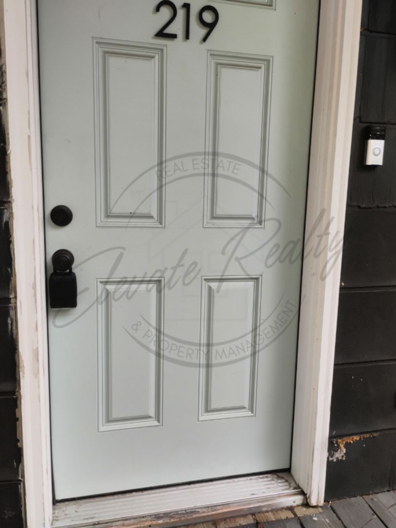 FREE FIRST MONTH: Second Floor One Bedroom Updated Apartment with Laundry Hook Ups! – photo 4