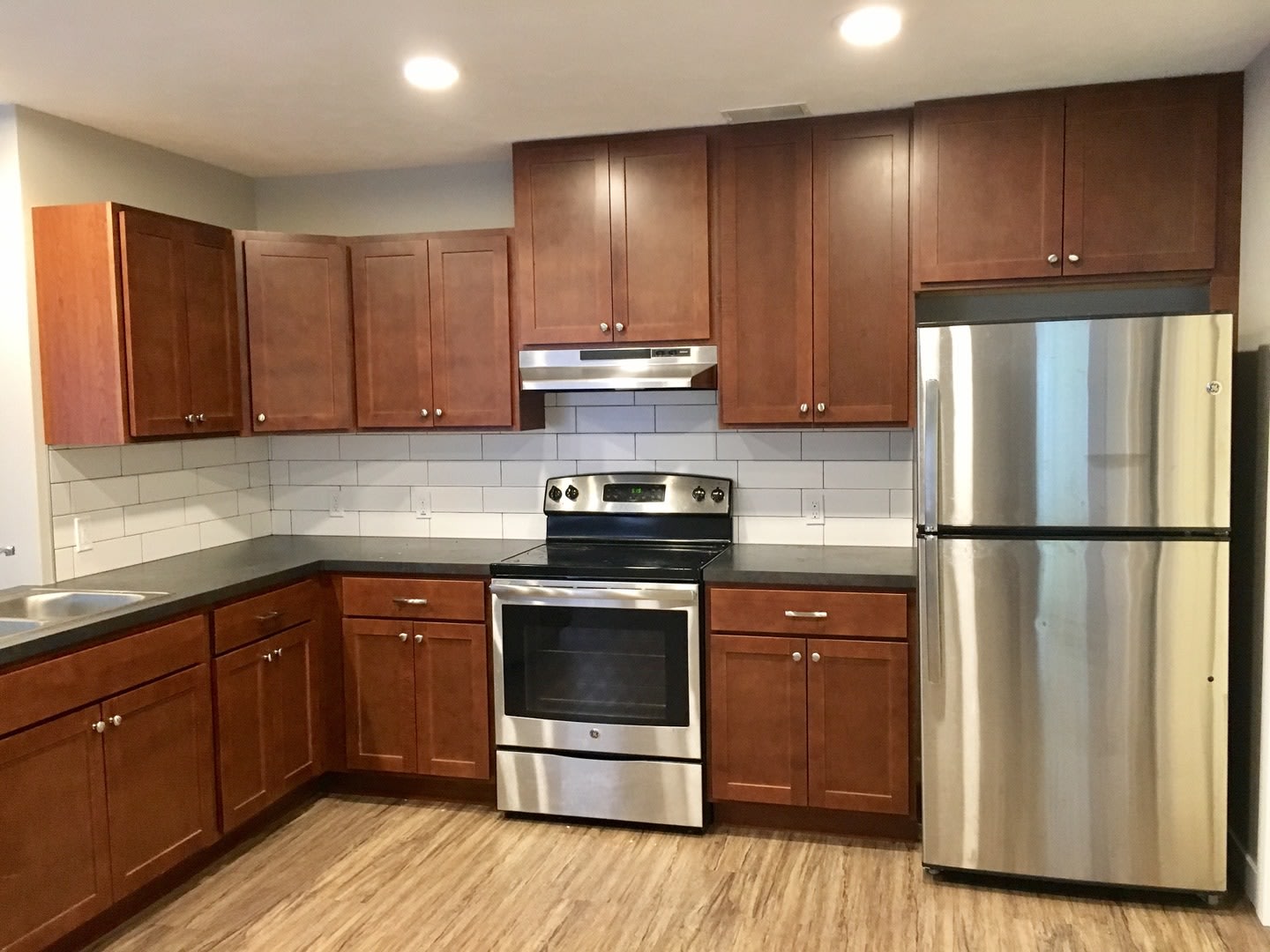 924 Dayton SW- Central air! Laundry! Lawn service included! – photo 4