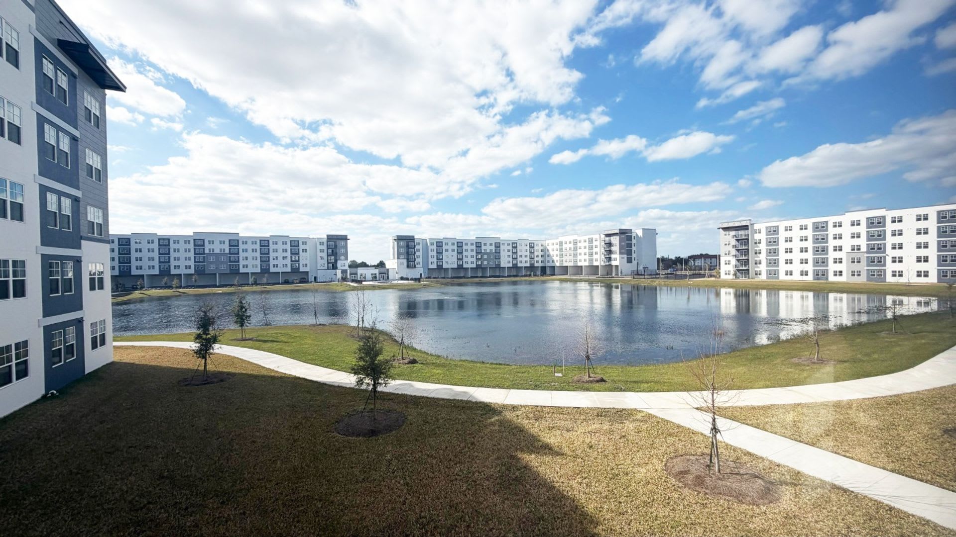 Luxury Condo in Millenia – photo 2