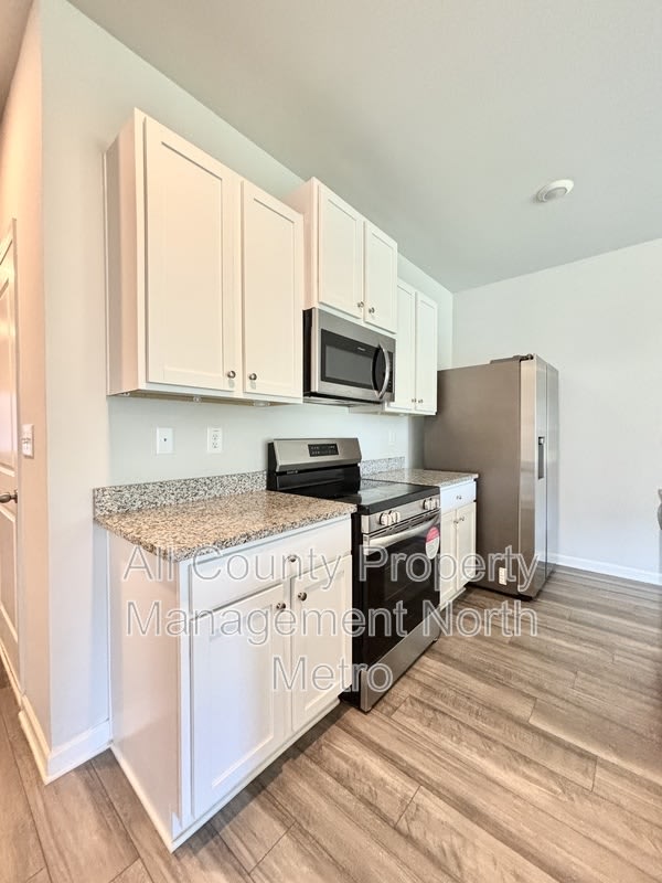 305 Rolling Green Road – photo 3