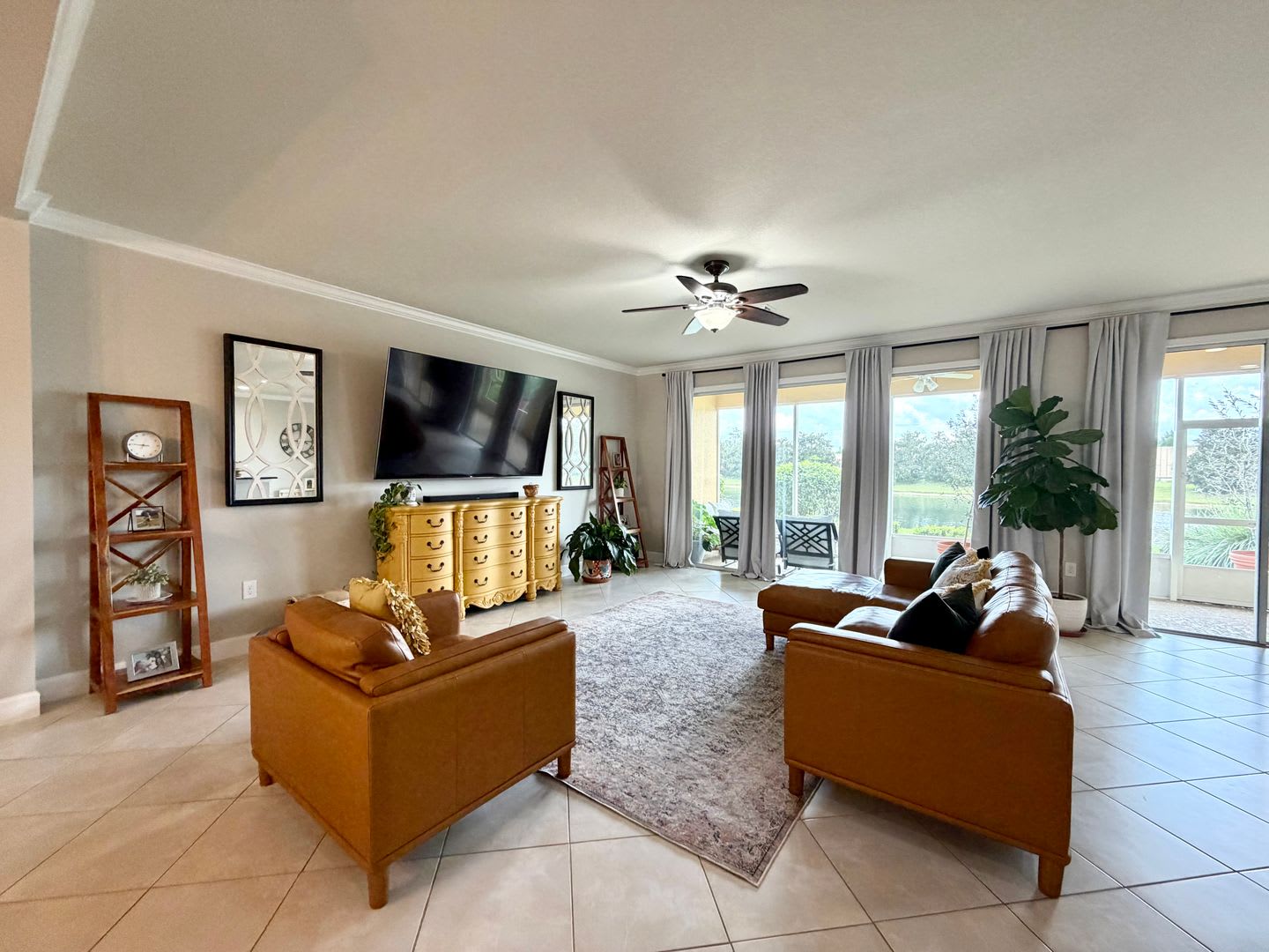 Spacious Townhome in Central Location! – photo 5