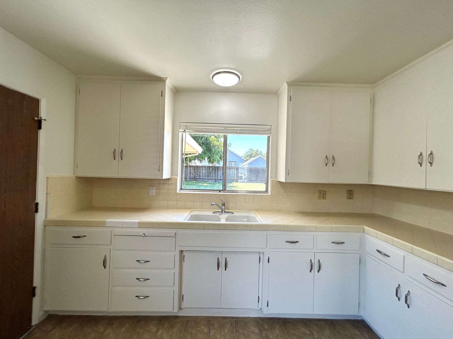 2 Bedroom, 1 Bath Home – photo 2