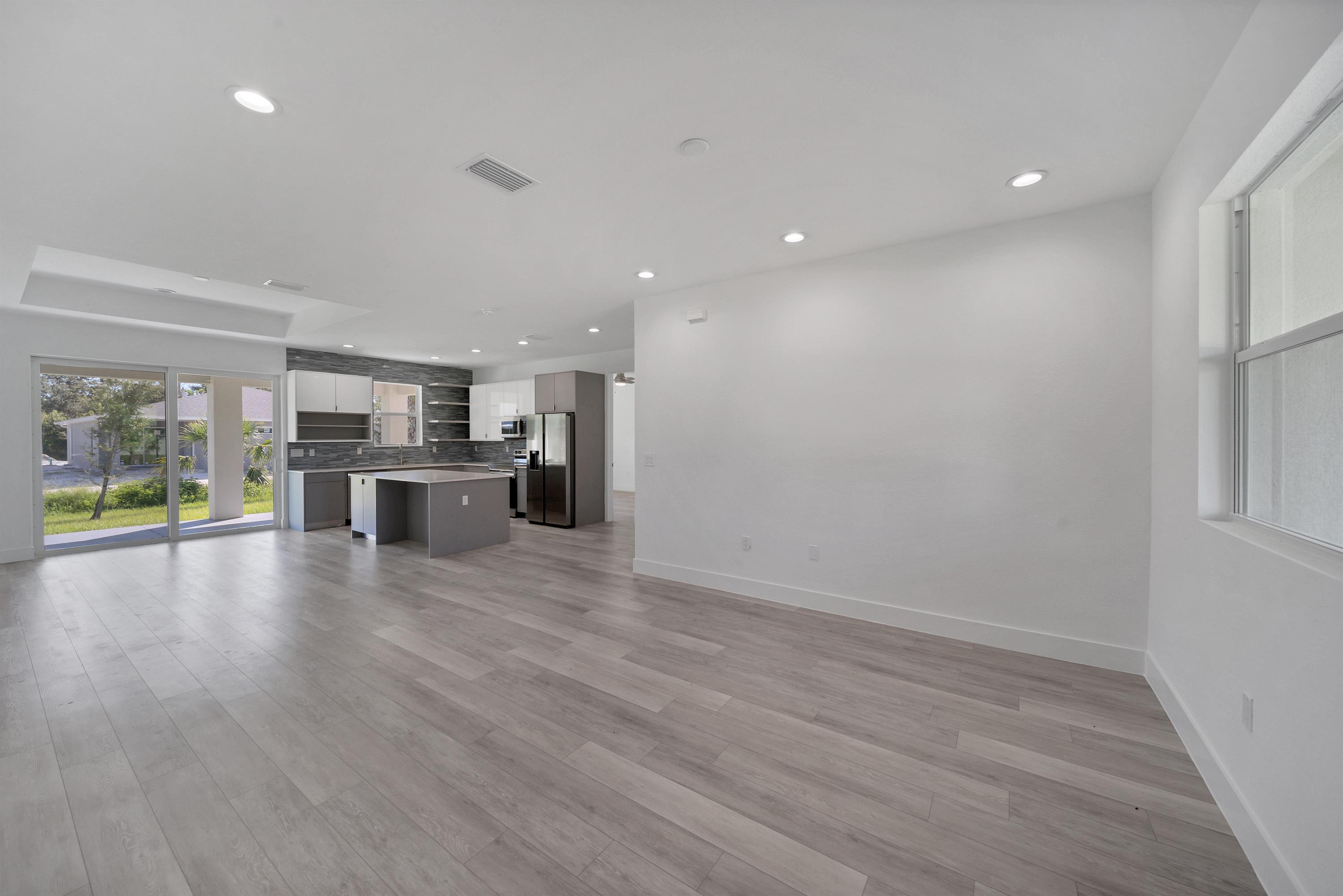 5298 Lawton Avenue – photo 4