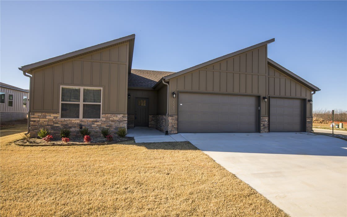 2629 N Justin Drive – photo 2