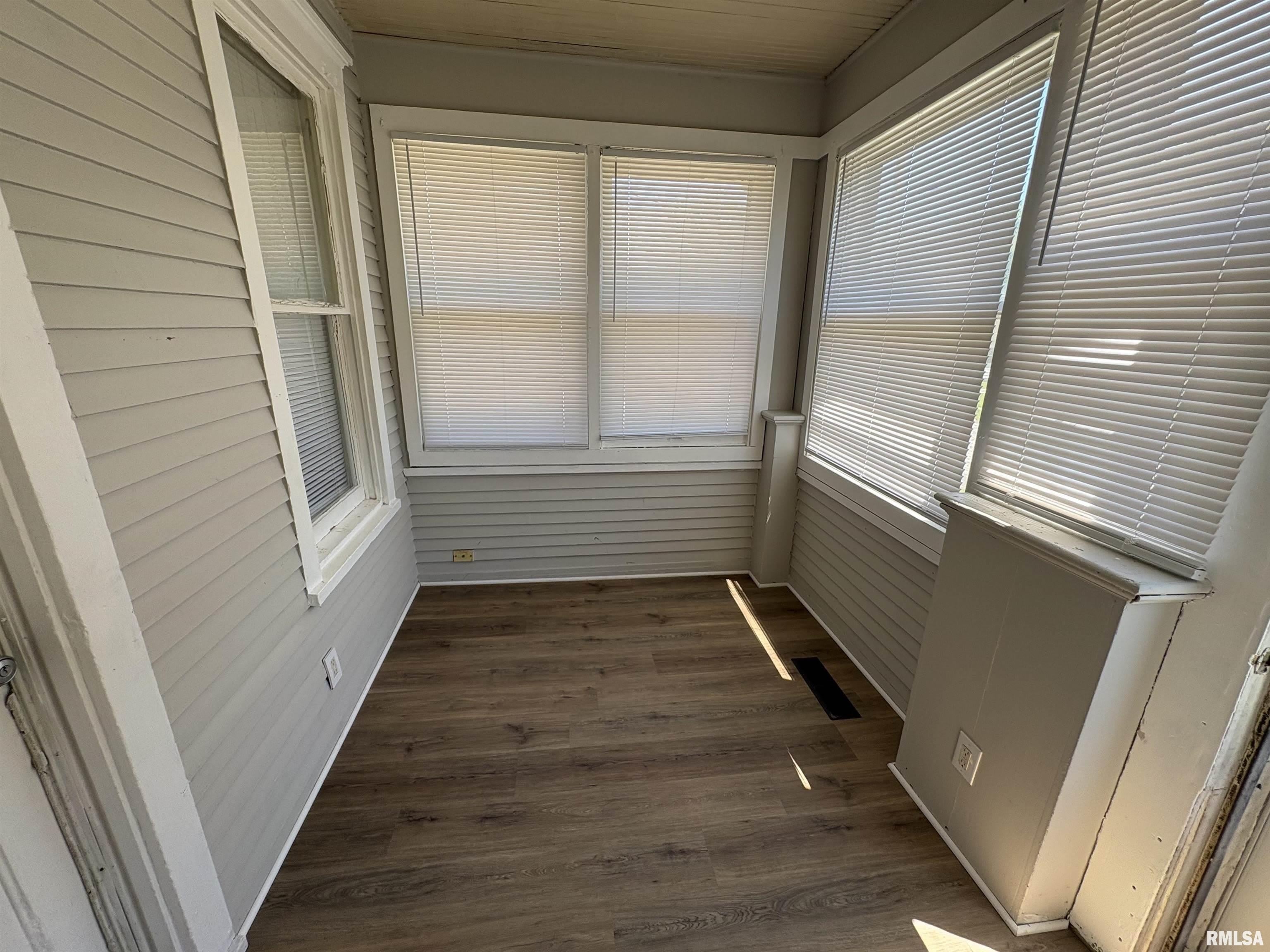 1107 W GILBERT Avenue – photo 2