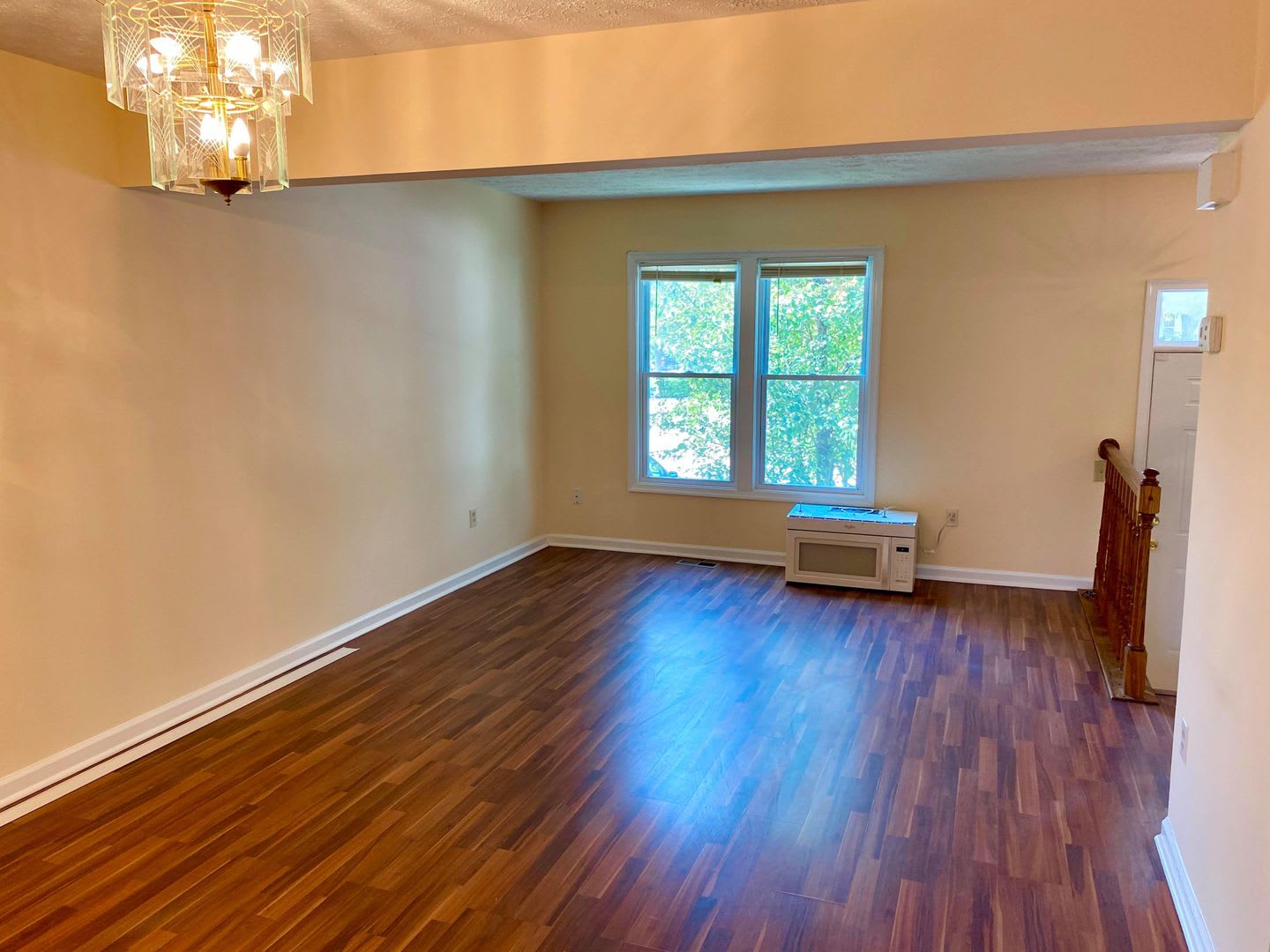 Charming 3BD/2.5BA Townhome with Large Backyard in Windsor Mill, MD! – photo 4