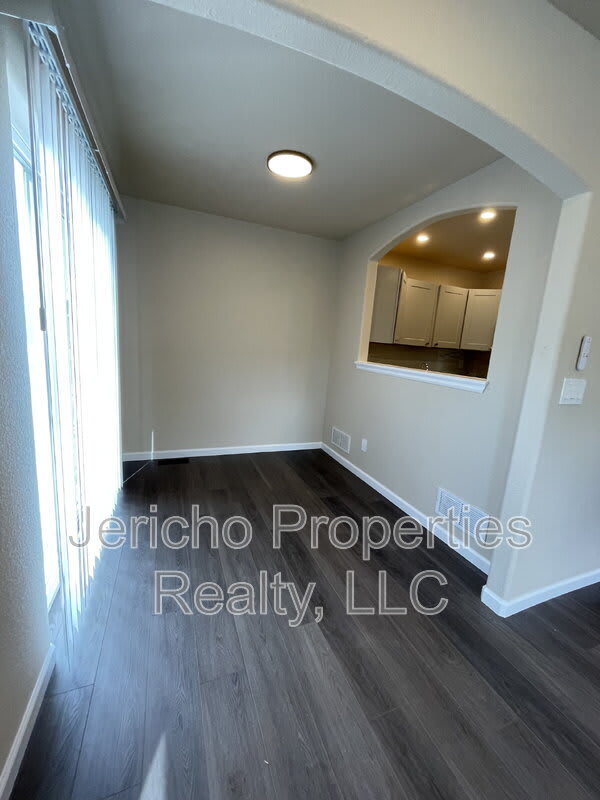 11880 Independence Avenue – photo 5