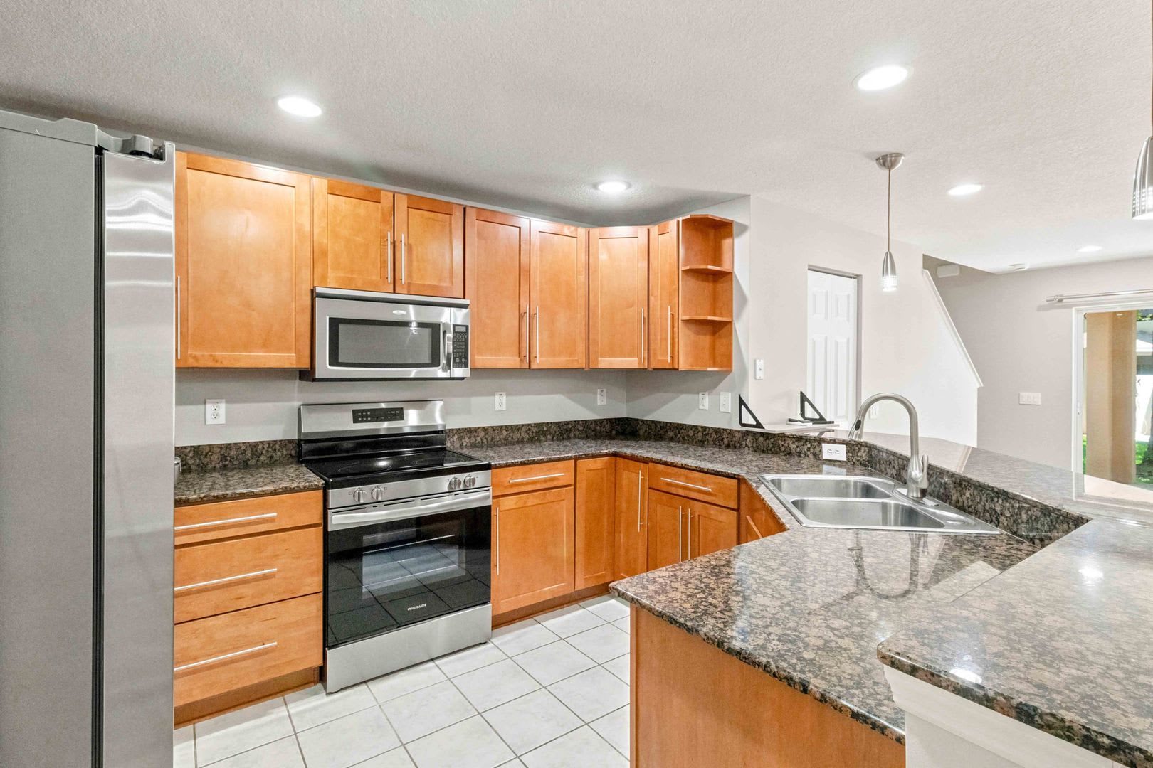 Move-In Ready Rental in Royal Tuscan! – photo 3
