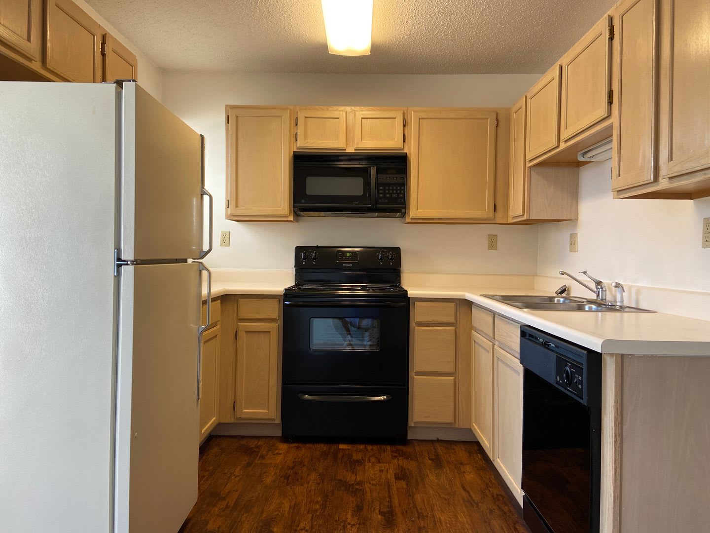 Condominium in FoxPointe – photo 3