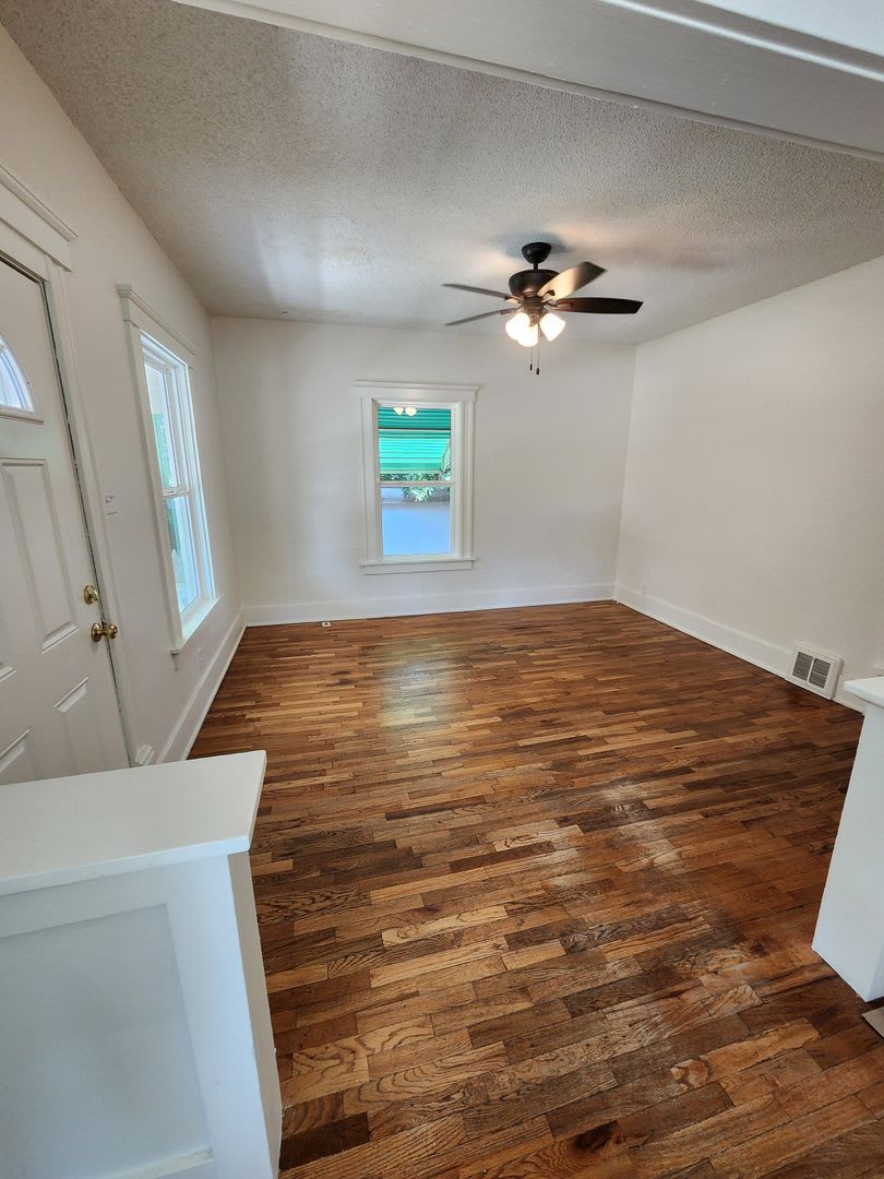 Attractive Updated 3 Br 1Bth With Covered Parking – photo 4