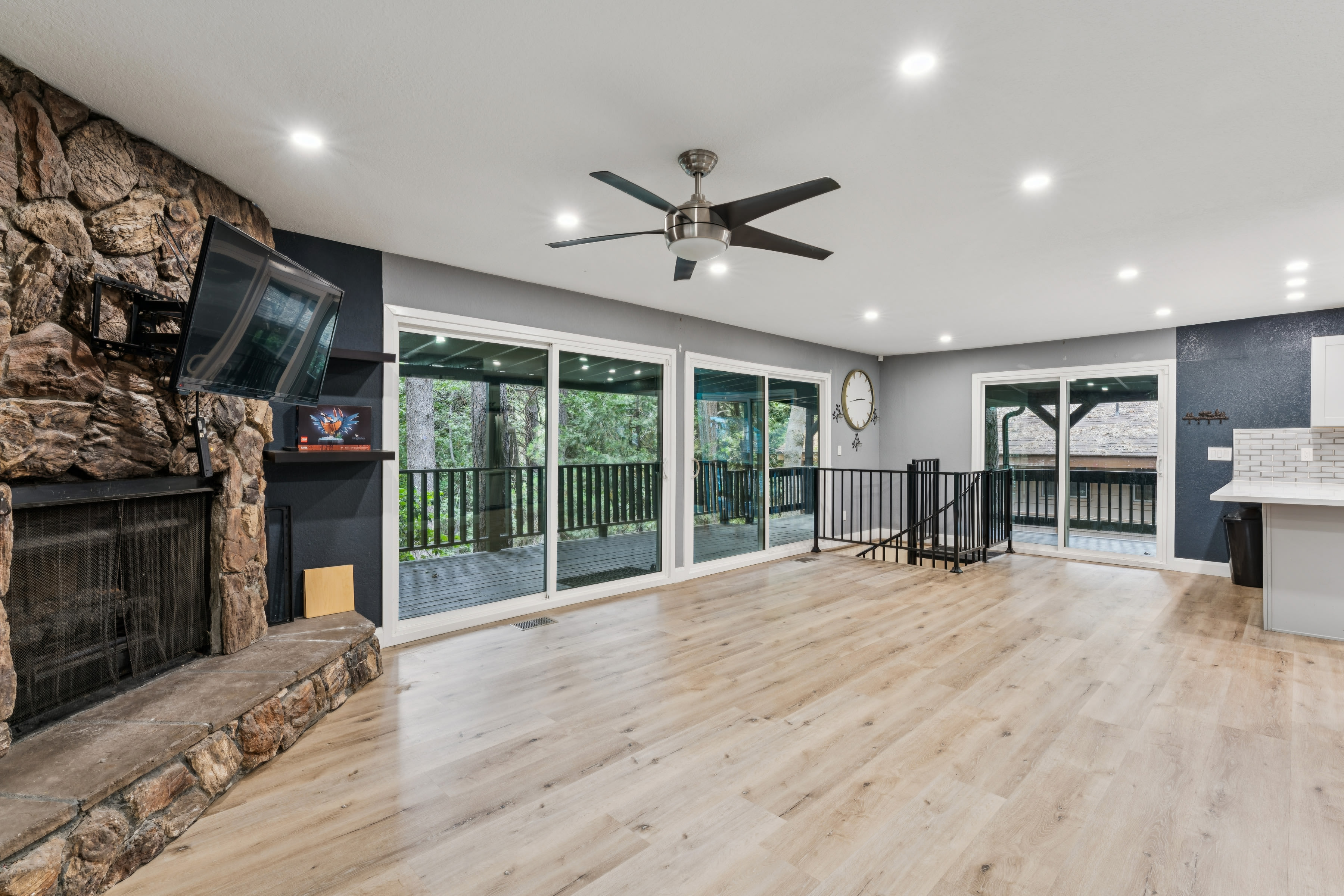 893 Sierra Vista Dr – photo 3