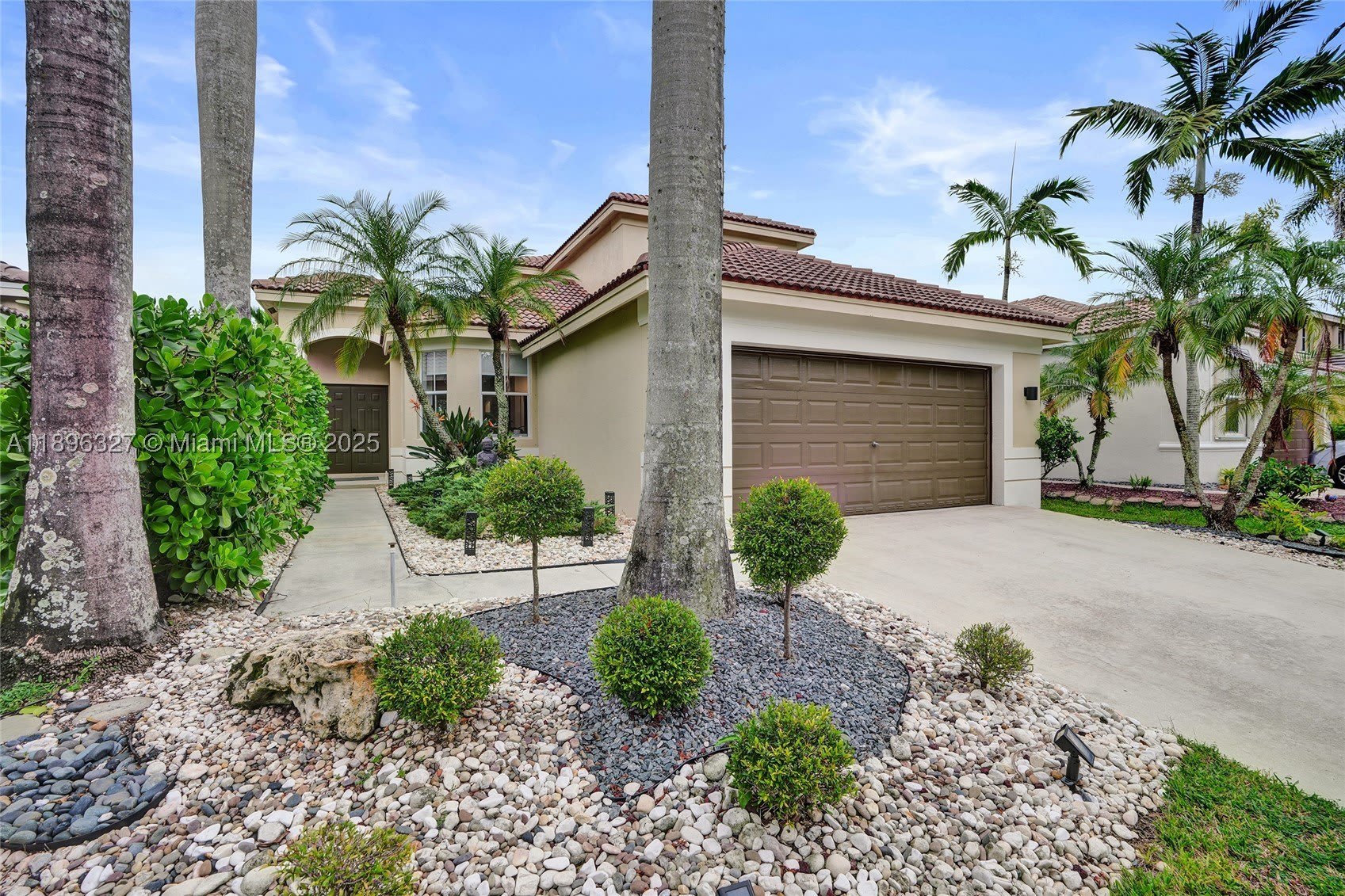 1725 Winterberry Ln – photo 2