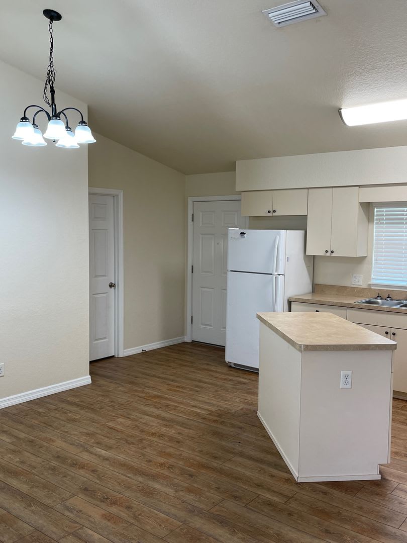 3 Bedroom/2 Bathroom Duplex – photo 3
