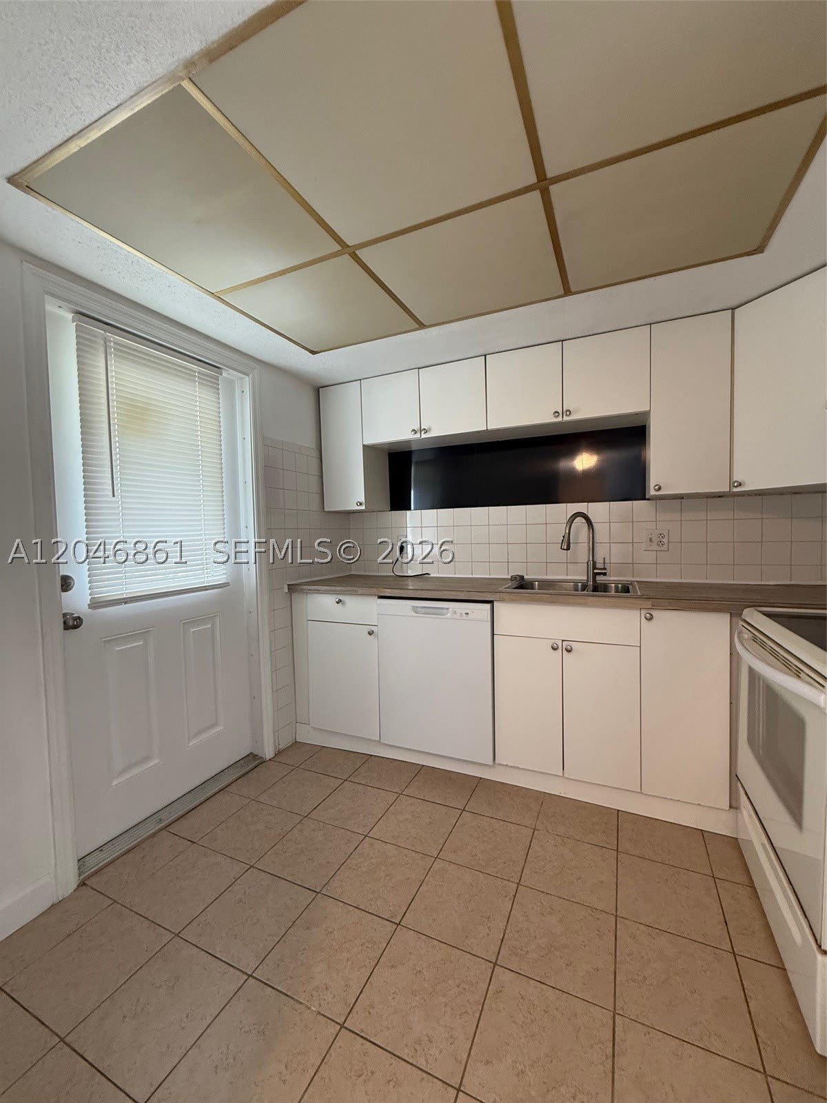 3300 NE 10th Ter – photo 1