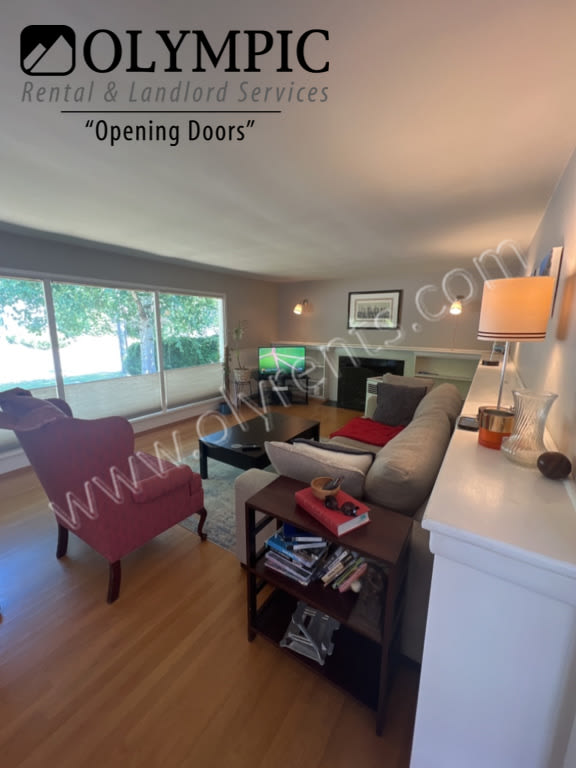 1307 Jasper Ave NE – photo 2