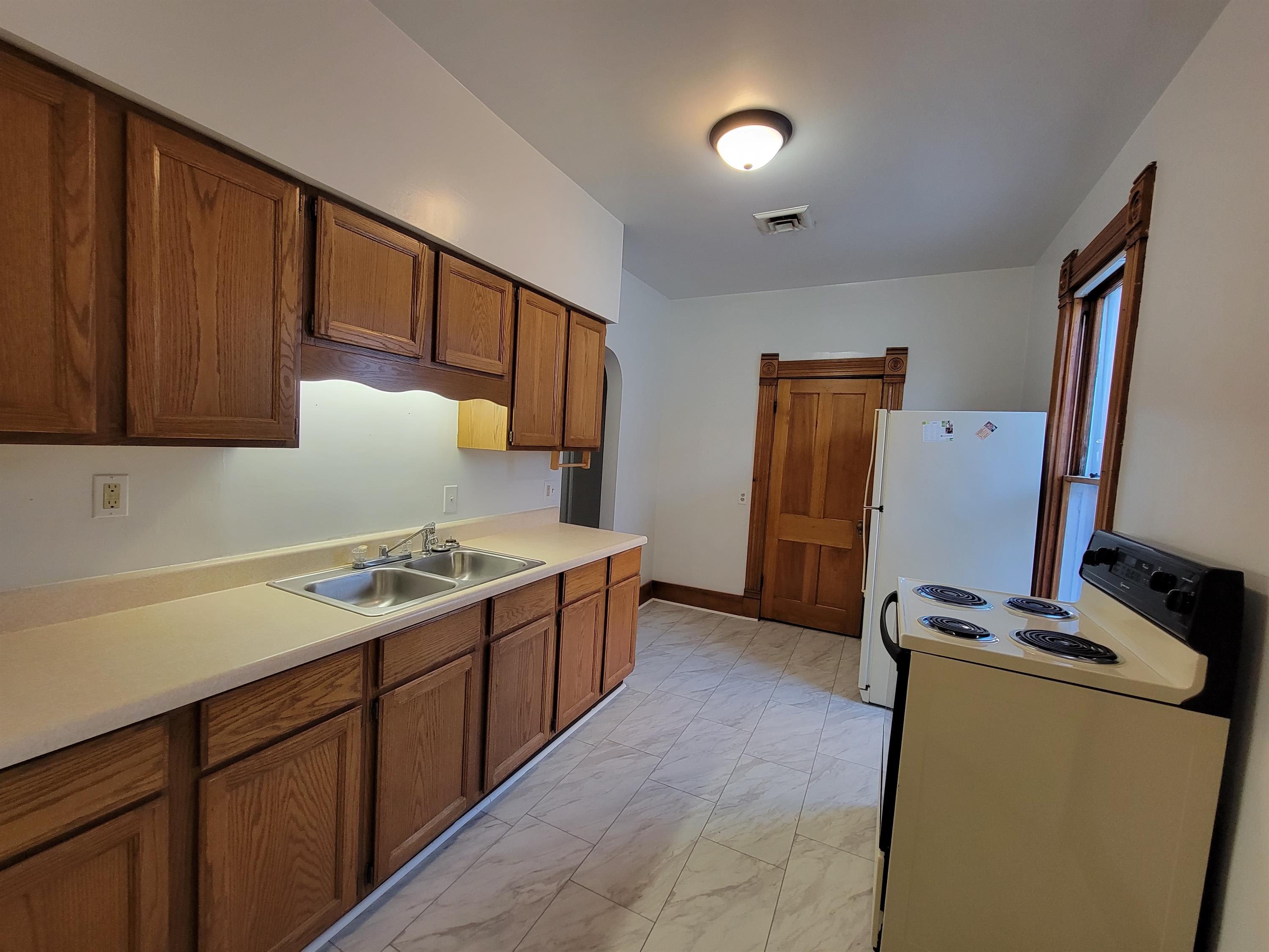 1105 1/2 Avenue F – photo 3