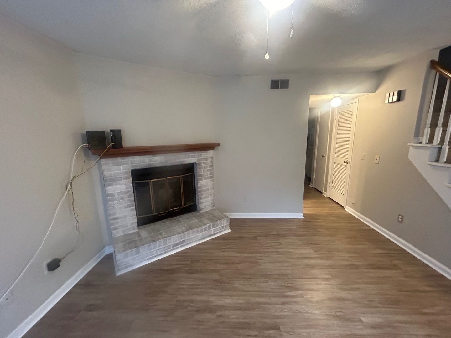 2Br 1 5 Bath Townhome In Harbison Beautifully Renovated With Brand New Dishwasher And Washer Dryer – photo 3