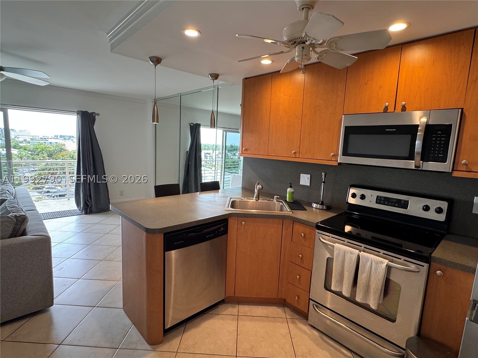 2900 NE 30th St – photo 2