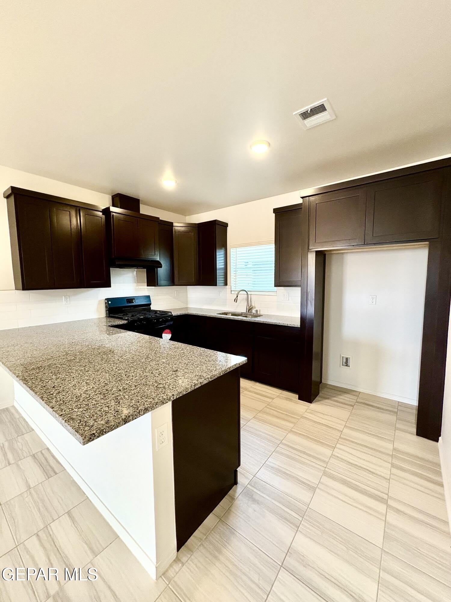 8912 Norton Street – photo 4